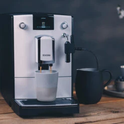 NICR 560 Caferomatica -Kaffeemaschinenserien Geschäft 105021 105021 nivona nicr 560 weiss chrom mood 1