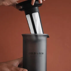 Cold Brew Kit Mit Filter -Kaffeemaschinenserien Geschäft 105090 105090 goat story cold brew kit mit filter filtereinsatz